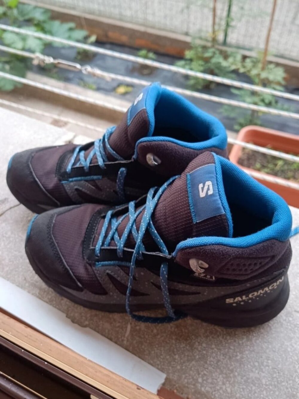 Kids’ Black & Blue Hiking Sneakers Size EU 35 / US 3Y
